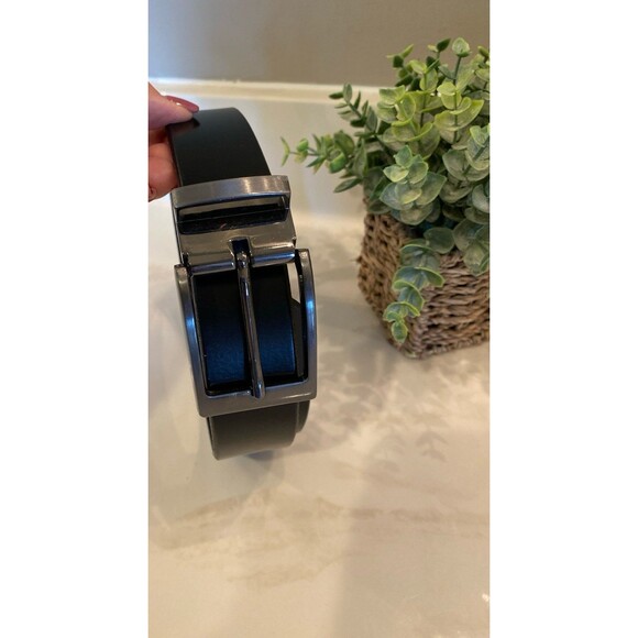 Men’s Belt Dark Brown Buckle is 2.75 “ & Belt is 40 inches without Buckle Dressy - Picture 3 of 10